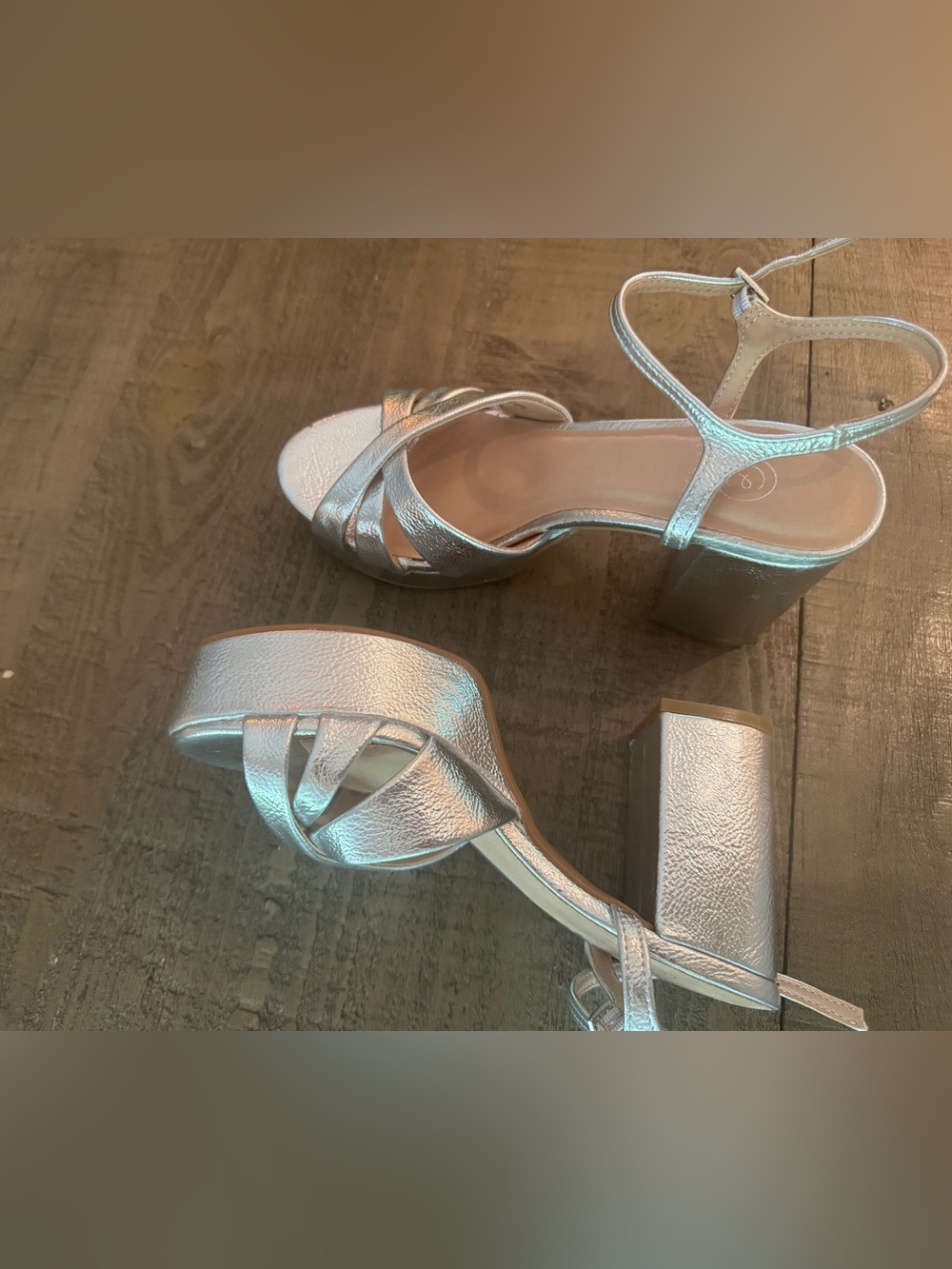 CHINESE Laundry- *Silver Metallic Tessa T-Strap Sandal platforms